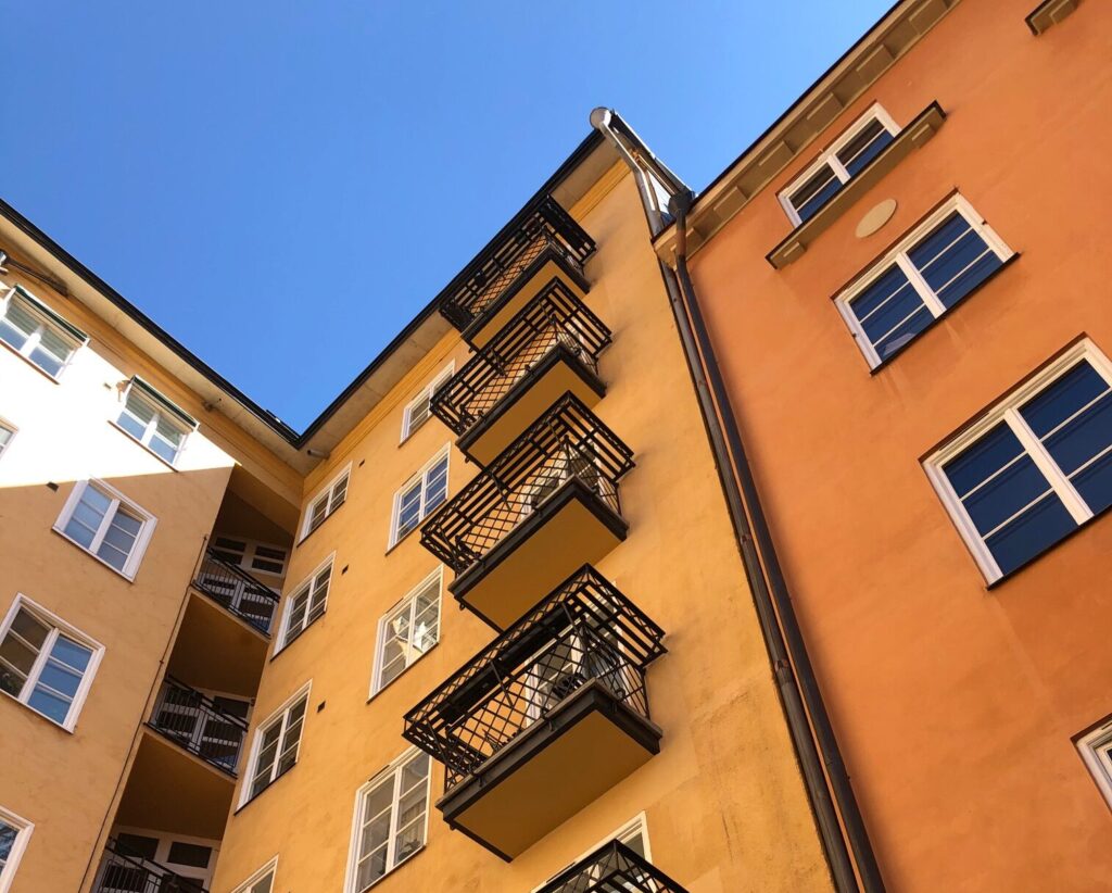 Många bostadsrättsföreningar har hyresgäster som har samma rättigheter som om de bodde i en hyresfastighet.