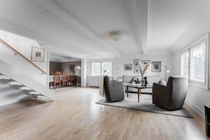 lägenhet, modern I äldre hus.